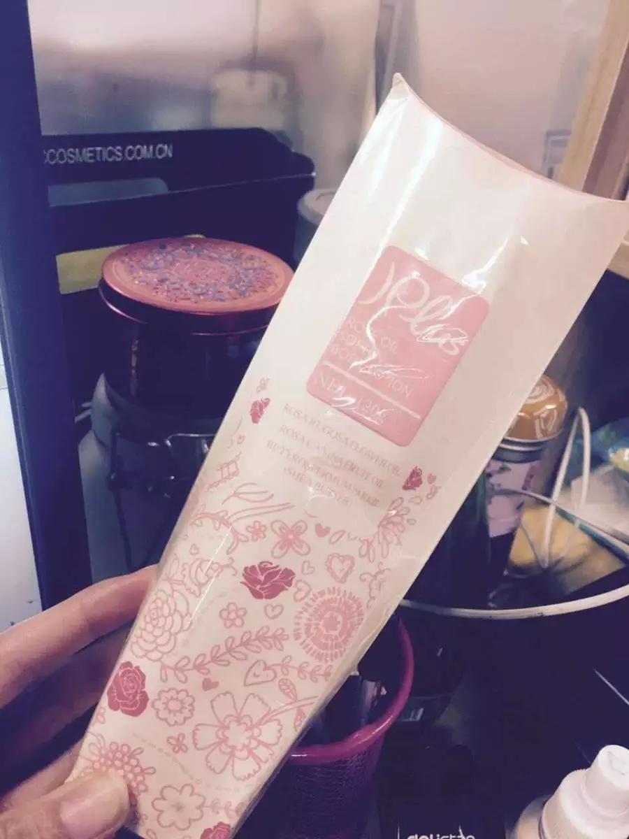 这个季节，我的唇比我的脸还饥渴……