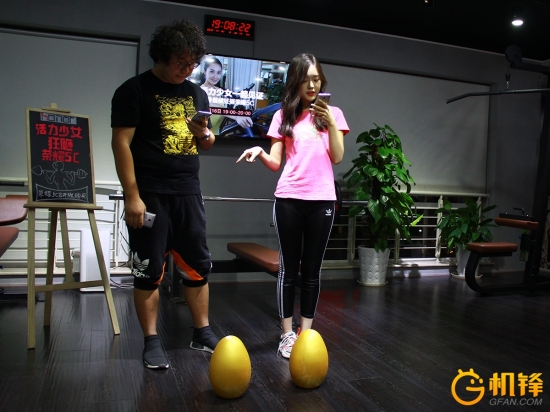 器械强势压砸畅玩5C遭暴虐仍完好无损