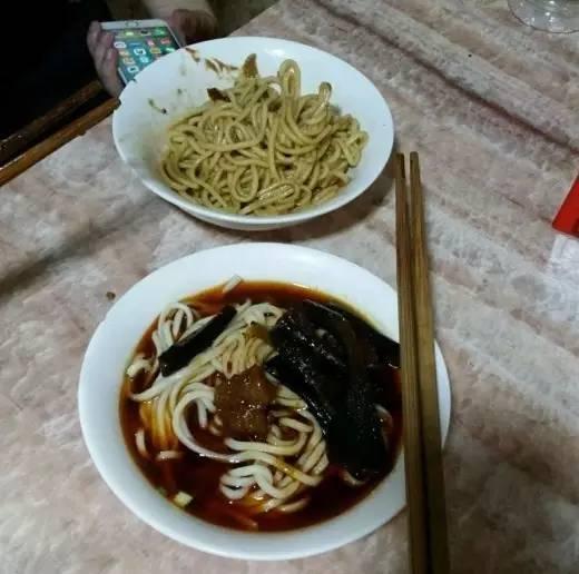 成都的一群面痴,拿出了他们珍藏的42碗好面,服不服吃了就知道