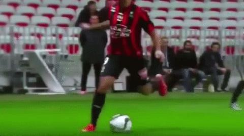 牛尾巴的过人招式怎么用,牛尾巴怎么过人