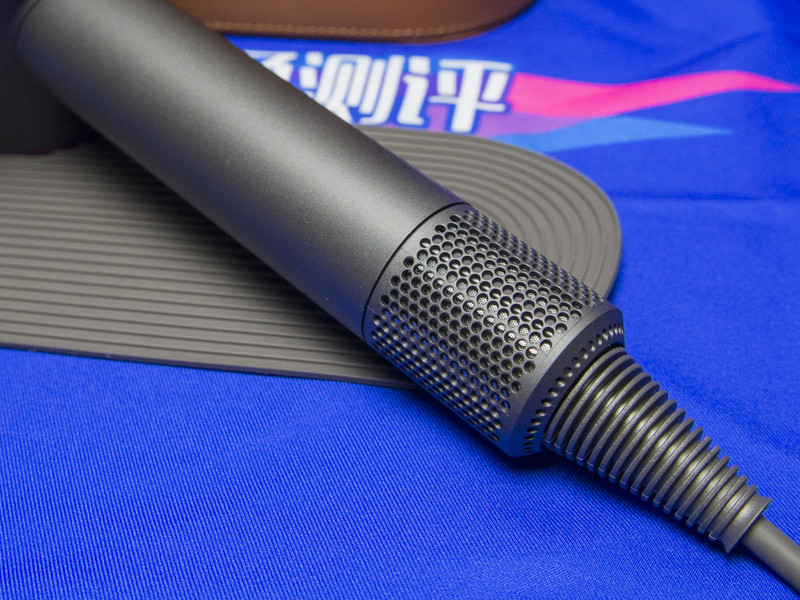 dyson戴森吹风机hd12风力测试,戴森吹风机到底有什么黑科技