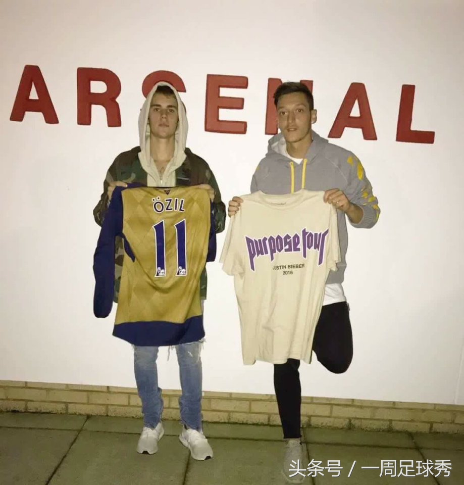 比伯秀,苏亚雷斯和梅西秀球技