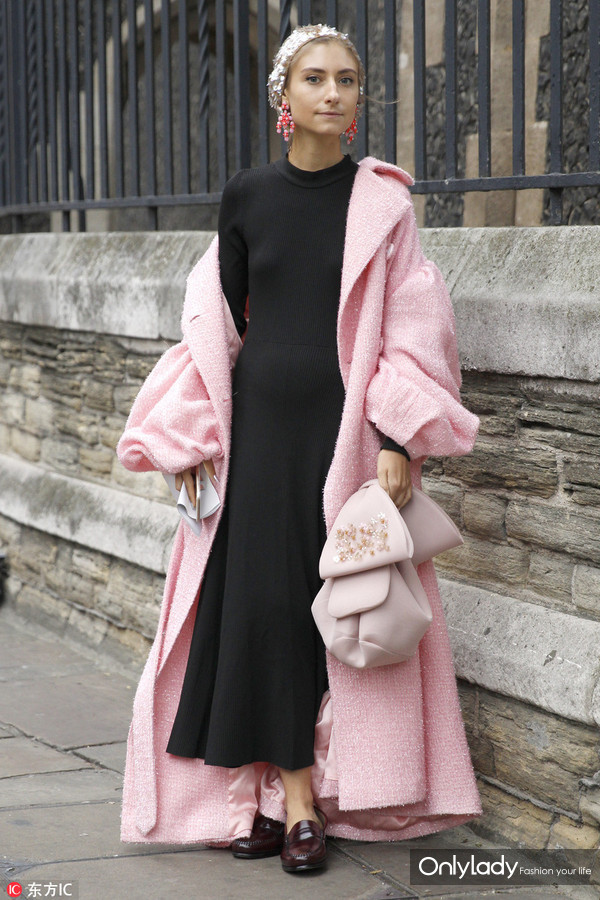 2020年流行色太蓝了附配色表,时尚配色什么颜色好看