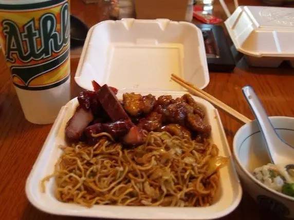 英国400斤胖子不吃饭 (英国胖子每天吃多少碗饭)