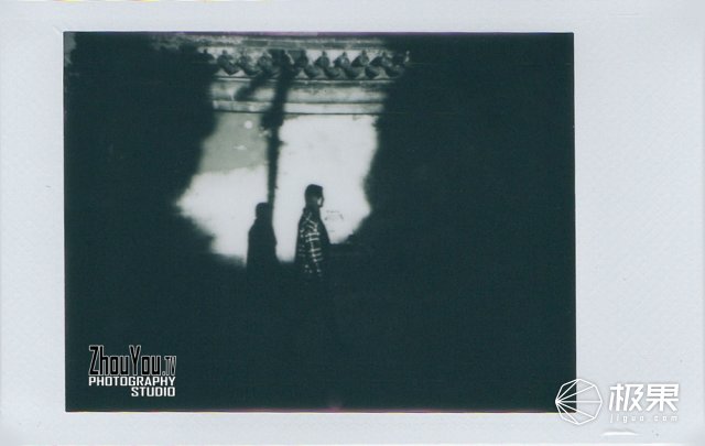 高级摄影师拍摄技巧实例,怎么用手机拍出拍立得的高级照片