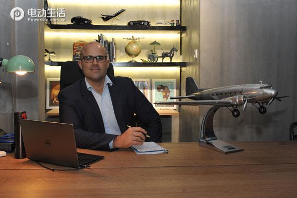 硬汉外表下的暖男大叔专访设计师Daniel