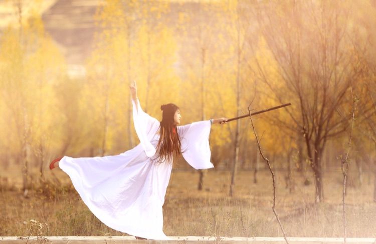 我在秋天等你是什么歌,我在秋天等你美到心碎散文