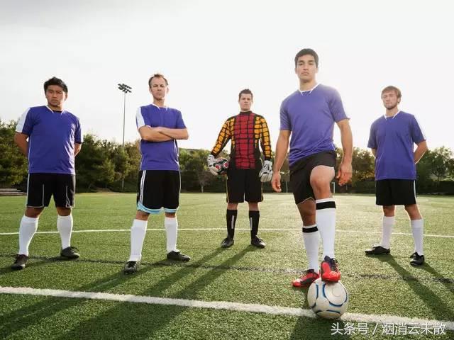 男人喜欢踢足球,是男人就要踢足球