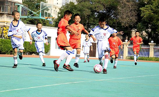 西固区“鸿元凹凸教育杯”中华小甲A足球联赛顺利闭幕