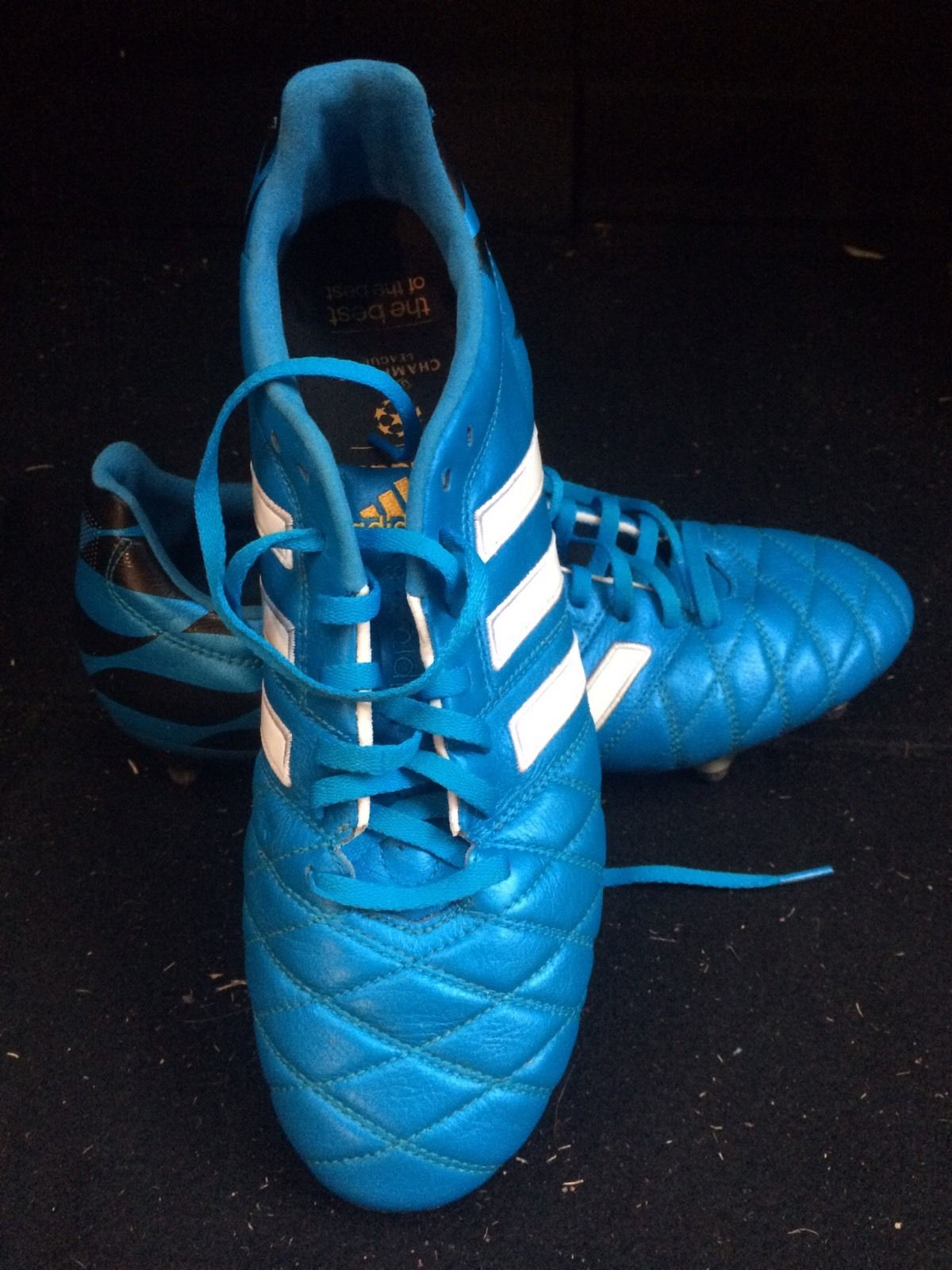 阿迪达斯足球球鞋测评,足球鞋选择nike还是阿迪达斯