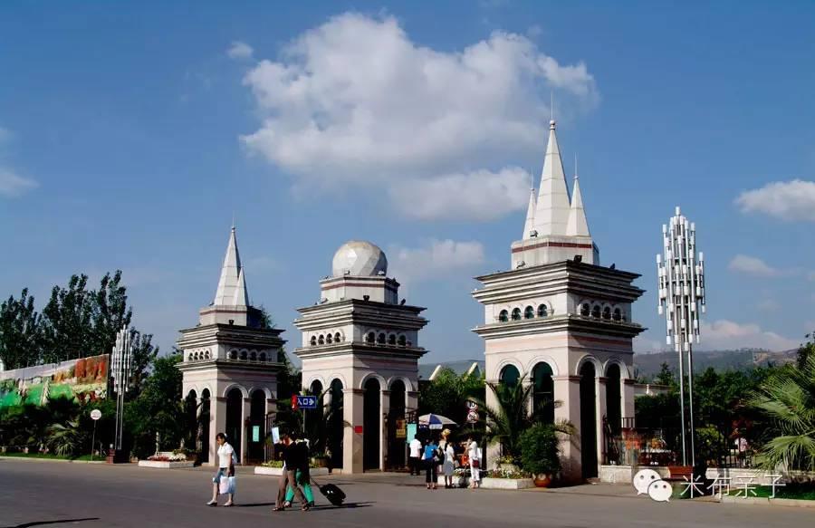 昆明好玩的温泉一人100元,昆明最好的温泉推荐吃住玩一体