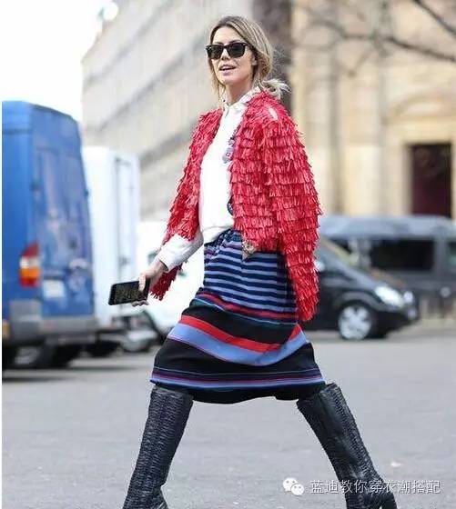 杨幂下衣消失搭配长筒靴,杨幂过膝靴里都穿了啥