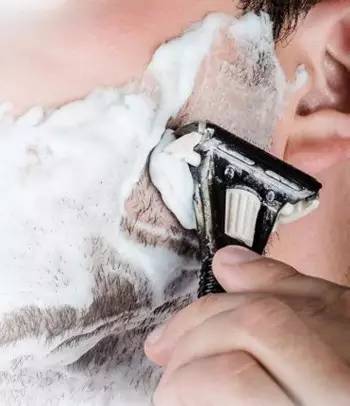 男人刮胡子的有些什么工具,男人刮胡子怎么才能不留黑点