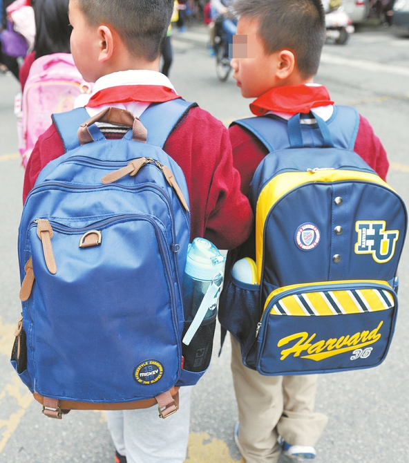 小学生书包最重达16.8斤,小学生书包20斤