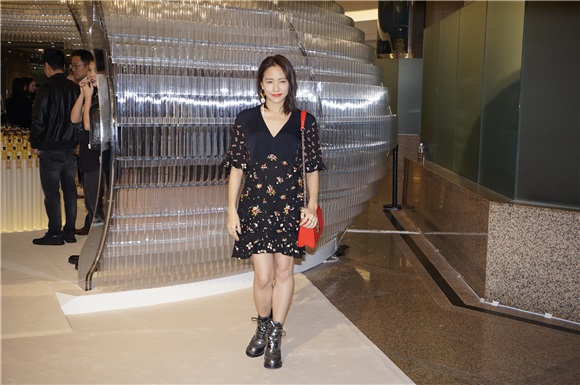 〈Yes香港现场〉林嘉欣喜爱自己买包称：更有满足感