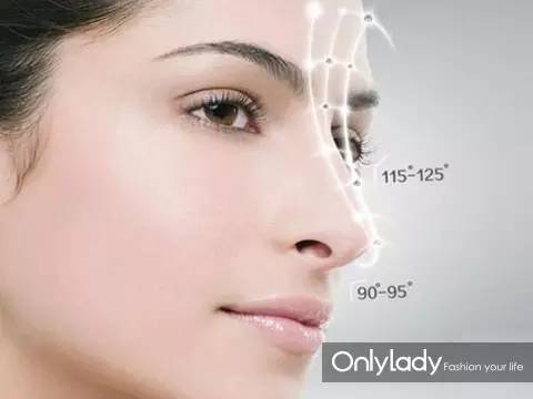 女子花4万块整容把嘴都整歪了,美国女子花76万整容