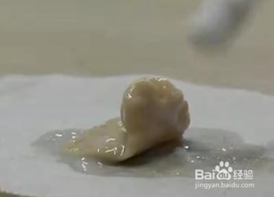 口香糖粘在衣服上了怎么处理,口香糖很黏手怎么弄