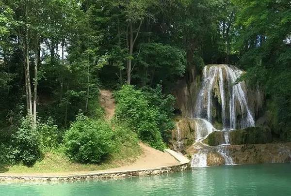 天冷了泡个温泉挺舒服,天冷了泡温泉放松一下心情