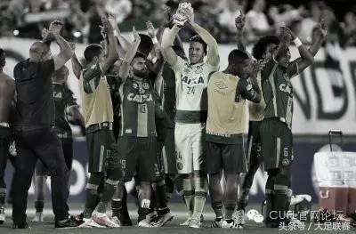 沙佩科恩斯空难主场悼念,欧冠默哀沙佩科恩斯