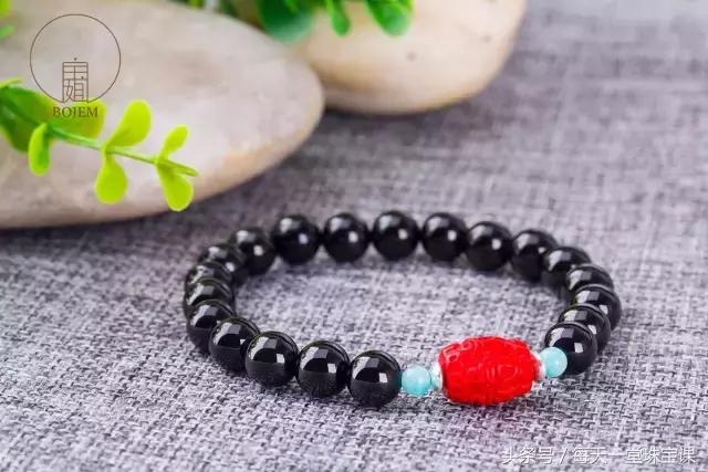 本命年戴哪些珠宝要提前准备，等鸡年来了就来不及了！