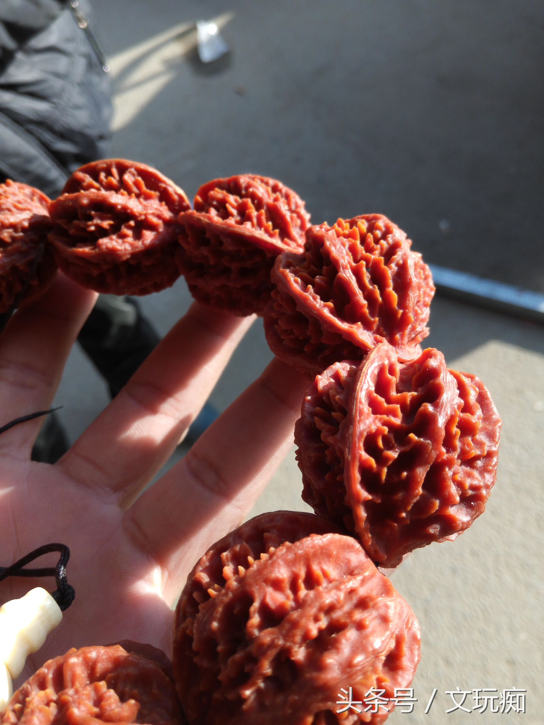 文玩核桃蛤蟆头手串,文玩市场淘核桃手串