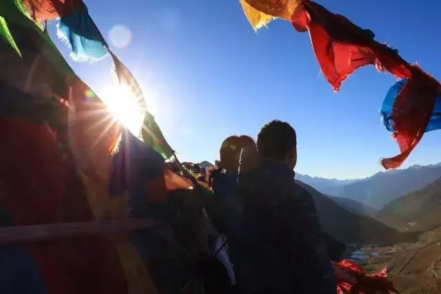 单反相机闪光不闪什么原因,单反拍照亮光的地方一直闪