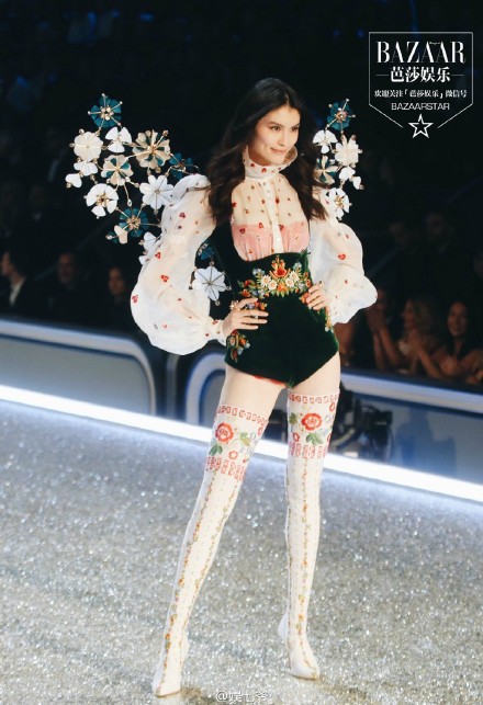 没看现场不要紧！用海量美图告诉你今年维密秀长腿美胸都这样玩