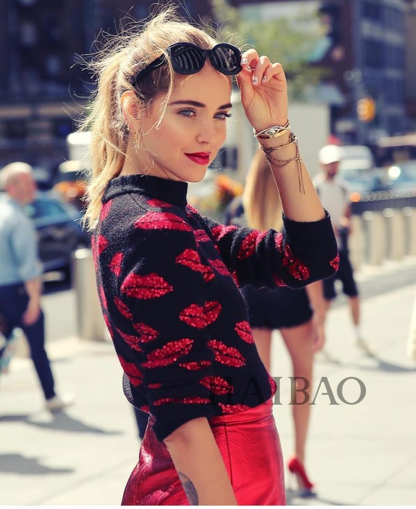 你眼中的基本款毛衣,谁实话还是挺重要的!街拍打卡,原来人人都爱穿这样的毛衣……