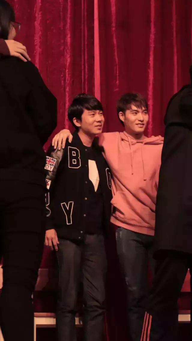 吃饭时直播，睡觉时赶路，《微能力者》校园宣传使出微能力！