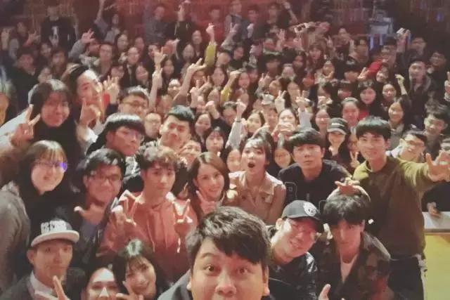 吃饭时直播，睡觉时赶路，《微能力者》校园宣传使出微能力！