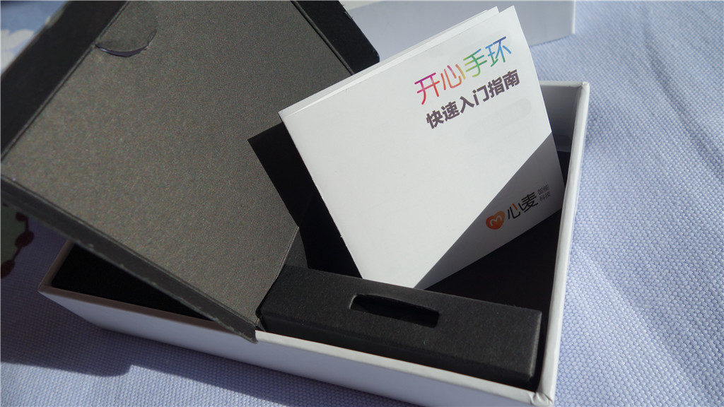 科技引领时尚精致令人折服——心麦XM-O1B1开心手环