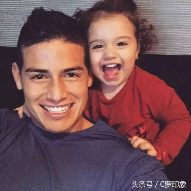 萌出一脸血的小孩,萌出一脸血萌娃