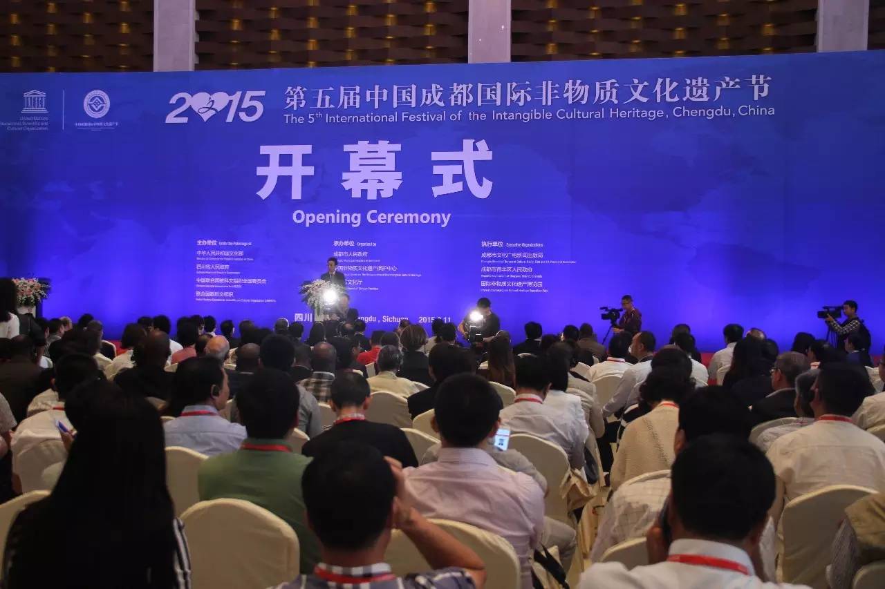 古瓷釉面莹润通透,品味古代青玉的匠心与艺术之美