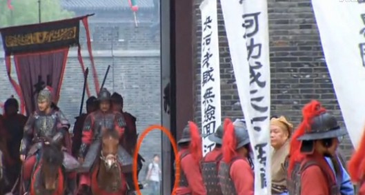 星爷穿帮镜头绝对搞笑笑死我了,周星驰吴孟达搞笑片段少林足球