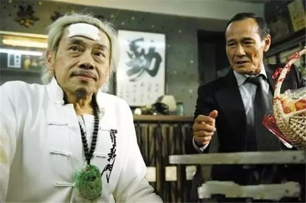 年少成名，新艺城七怪之一，枪法如神的罗宾探长