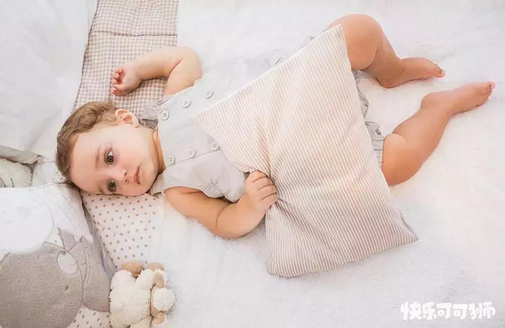 宝宝头型睡平了用什么枕头,婴儿用什么枕头能睡好头型