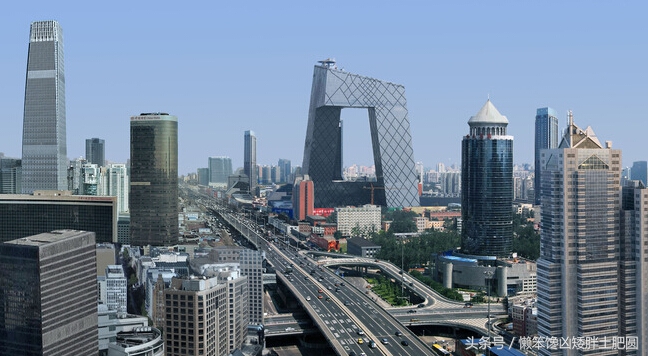 逛街看到跑车,逛街看到辆造型炫酷的车