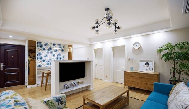 电视隔断墙现代轻奢小户型,客厅与餐厅隔断双面电视柜图