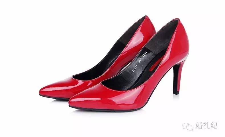 穿秀禾服婚鞋一定要红色的吗,穿秀禾服结婚很丢人吗