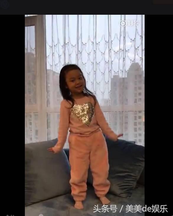 “综艺一姐”是王源的头号粉丝！爸妈都是娱乐圈一线大咖背景雄厚