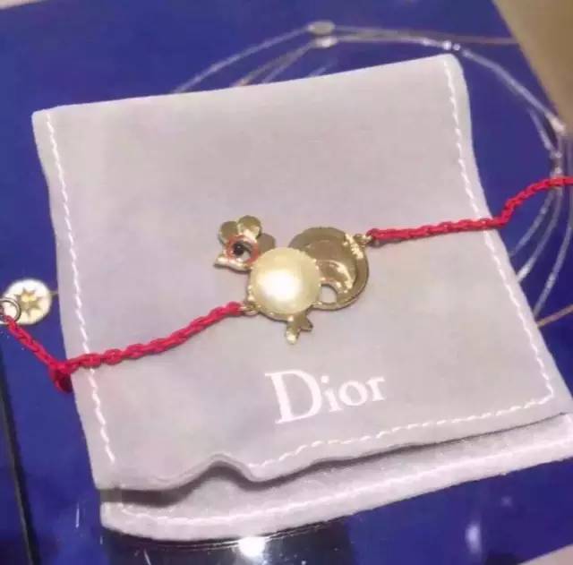 辣眼睛!Dior、Armani等大牌的鸡年限量款到底想干嘛？
