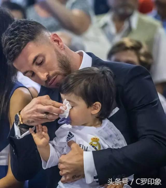 萌出一脸血的小孩,萌出一脸血萌娃