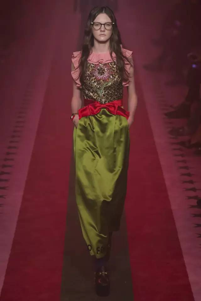 年度流行色盘点,流行色2023春夏经典绿隆重登场