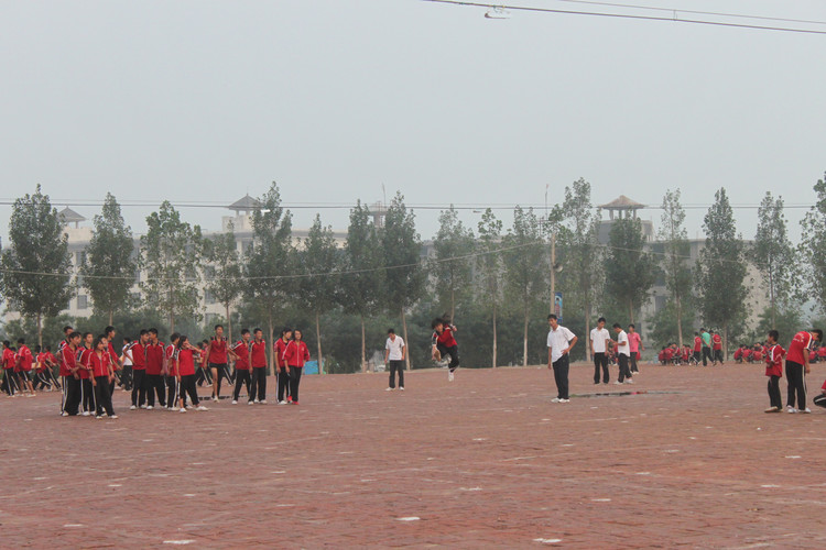 河南登封塔沟武校万人表演直播,河南郑州登封塔沟武术学校打山门
