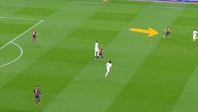 8人前腰的跑位踢法教学,前腰如何踢得有进攻性