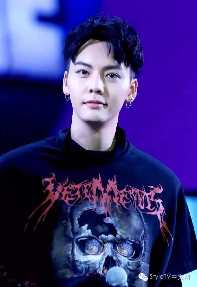 百搭卫衣穿出彩，一点都不难！