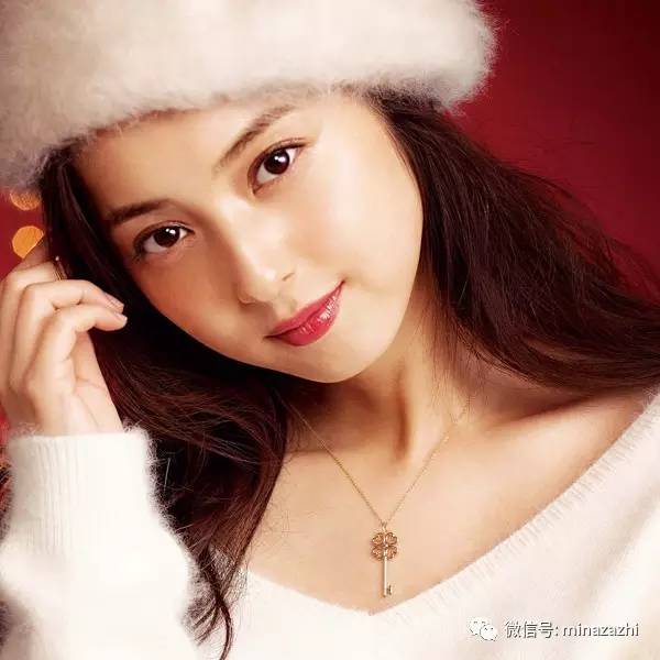 杨幂冬款lv羽绒服,杨幂冬日宽松毛衣