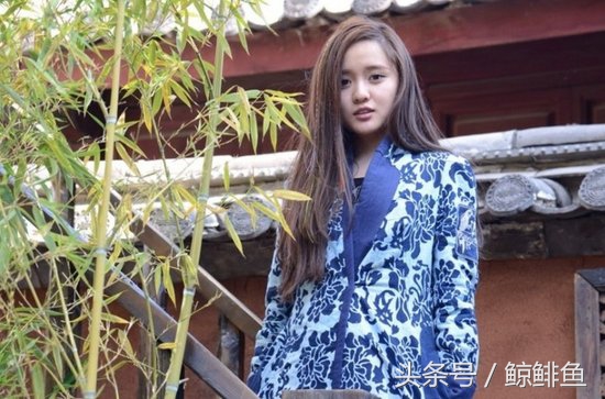 还记着她吗?曾出演《裸婚时代》,如今是足球队的美女董事长