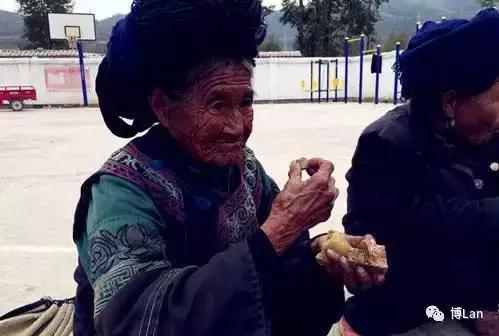 彝族特色菜肴坨坨肉图片,彝族特色酒