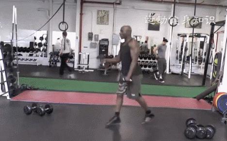 哑铃健身动作每天练几个最好,哑铃健身动作最好的锻炼方法